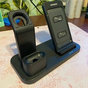 Conido Black Charging Station